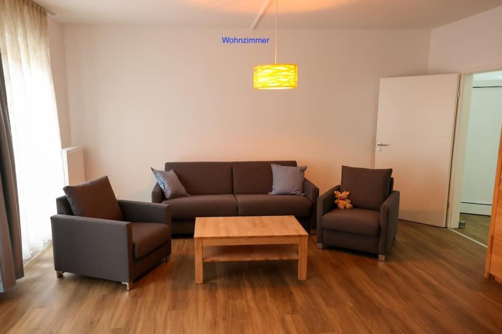 Freundliche Wohnung Mit Parkplatz Und Terrasse Neubrandenburg Exterior photo